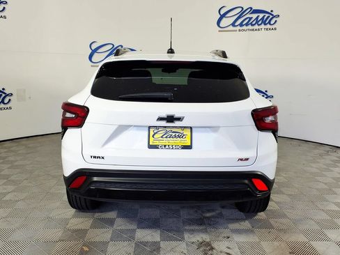 Used 2025 Chevrolet Trax RS w/ Sunroof Package FWD image 6