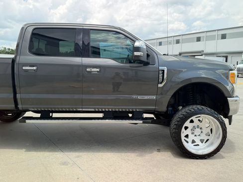 Used 2017 Ford F250 Lariat w/ Lariat Ultimate Package AWD/4WD image 8