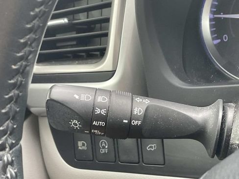 Used 2018 Toyota Highlander Limited FWD image 28