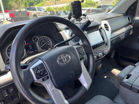 Used 2015 Toyota Tundra SR5 w/ Floor Mat Package AWD/4WD image 9