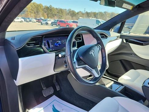 Used 2020 Tesla Model X Long Range image 5