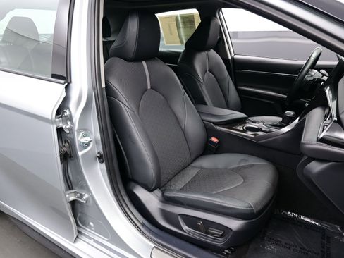 Used 2024 Toyota Camry XSE w/ Navigation Package image 15