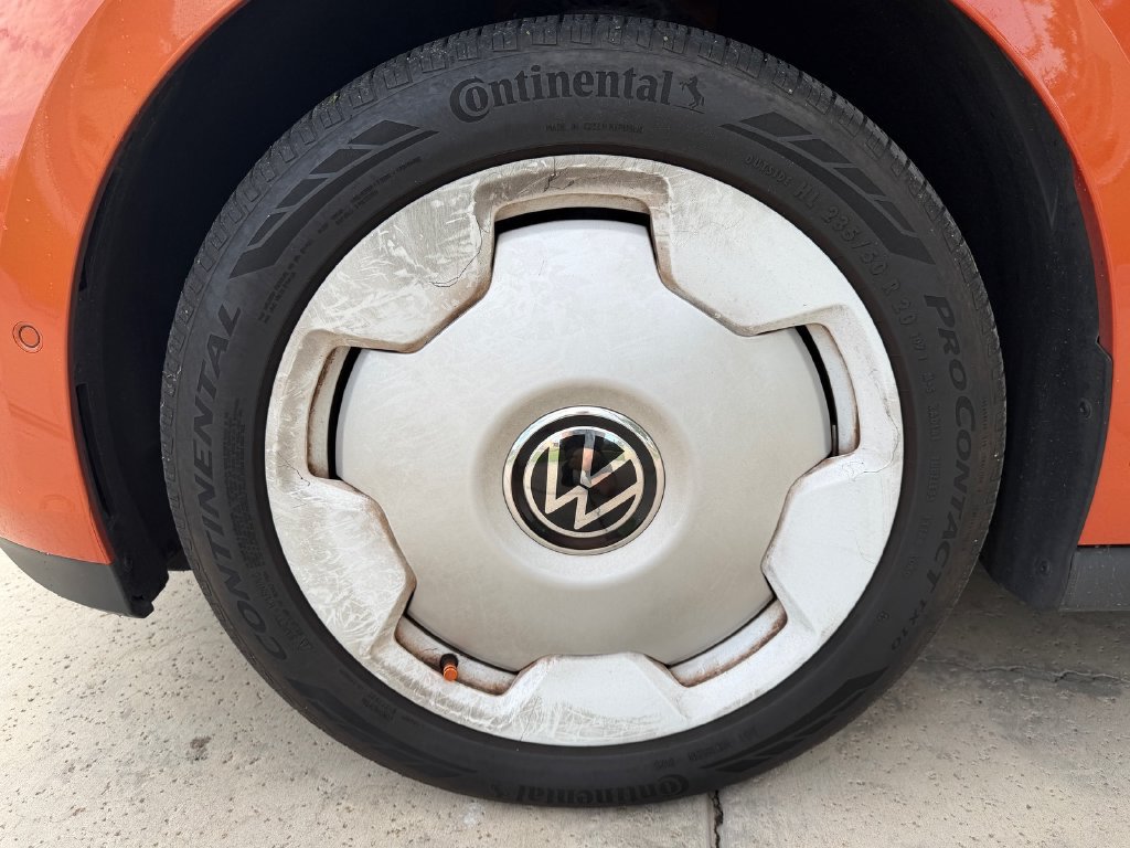 Used 2025 Volkswagen ID. Buzz 1st Edition RWD image 8