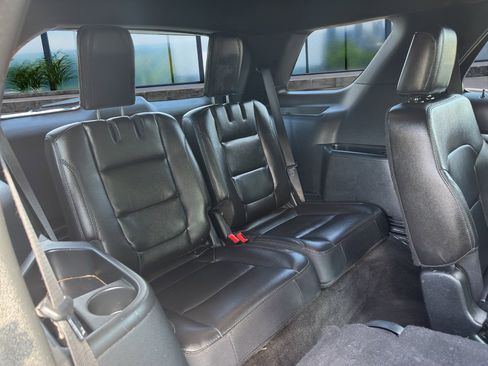 Used 2018 Ford Explorer XLT w/ Equipment Group 202A image 19