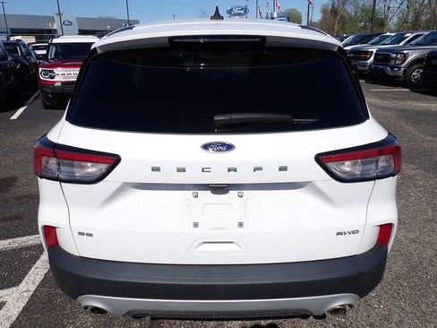 Used 2022 Ford Escape SE image 5