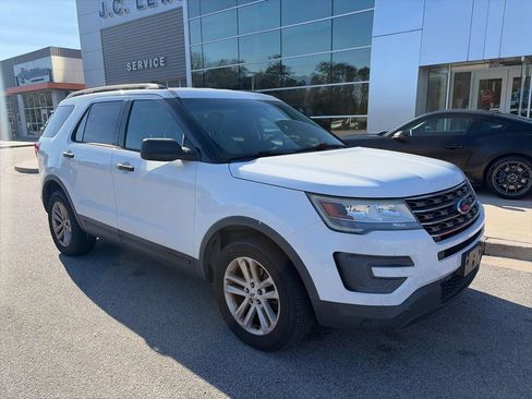 Used 2016 Ford Explorer 4WD image 3