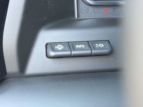 Used 2025 GMC Sierra 1500 AT4 w/ AT4 Premium Package AWD/4WD image 18