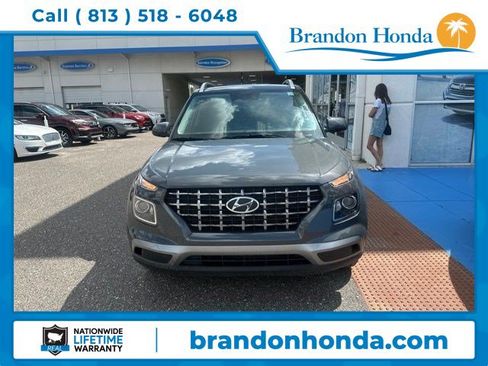 Used 2024 Hyundai Venue SEL FWD image 1