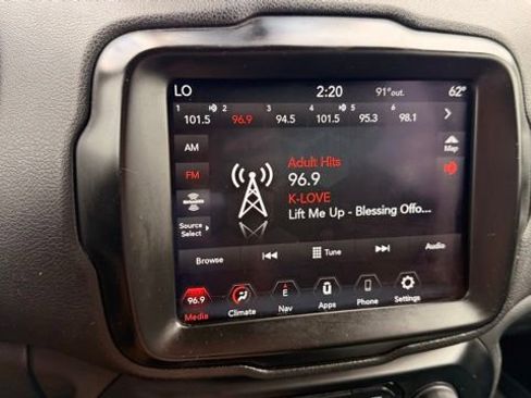 Used 2021 Jeep Renegade Latitude AWD/4WD image 19