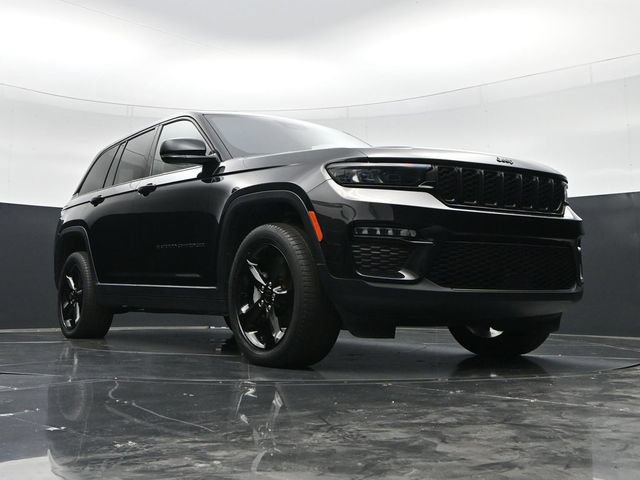 Used 2023 Jeep Grand Cherokee Limited w/ Black Appearance Package AWD/4WD image 46