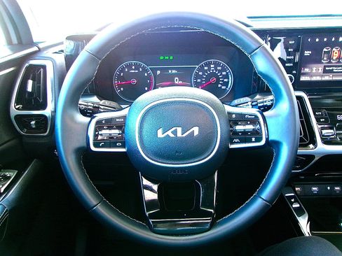 Used 2022 Kia Sorento SX FWD image 9