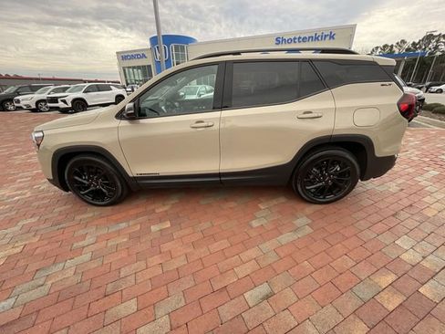 Used 2023 GMC Terrain SLT w/ Infotainment Package II image 28