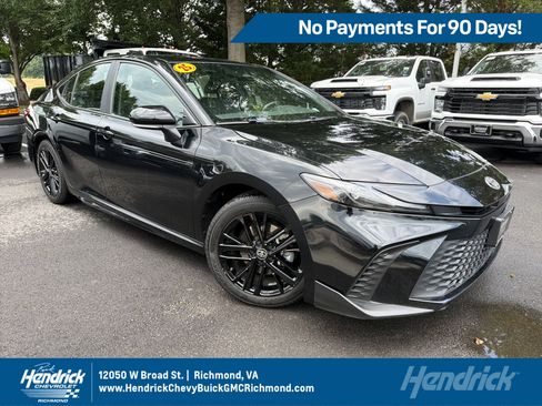 Used 2025 Toyota Camry SE FWD image 1