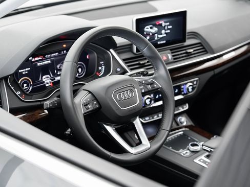 Used 2020 Audi Q5 e Premium Plus image 9