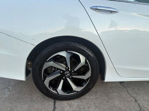 Used 2017 Honda Accord EX image 37