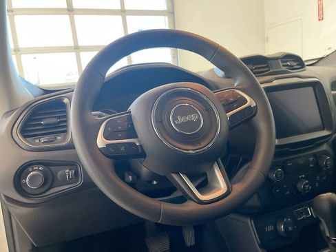 Used 2023 Jeep Renegade Latitude image 14