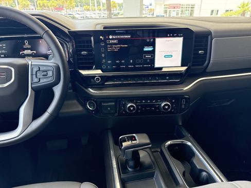 Used 2025 GMC Sierra 1500 SLT w/ SLT Premium Plus Package AWD/4WD image 29