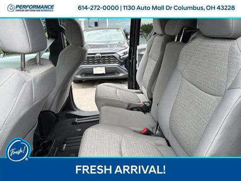 Used 2025 Toyota Sienna LE FWD image 21