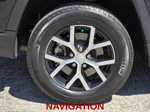 Used 2023 Jeep Grand Cherokee L Limited AWD/4WD image 16