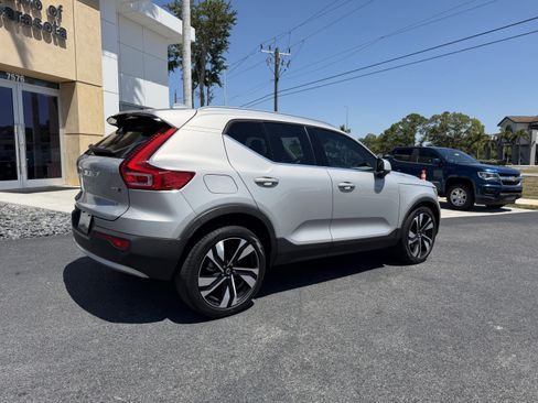 Certified 2023 Volvo XC40 B5 Plus w/ Driver Assist Package AWD/4WD image 3
