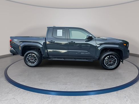 Used 2025 Toyota Tacoma TRD Sport AWD/4WD image 4