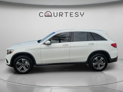 Used 2019 Mercedes-Benz GLC 300 image 2
