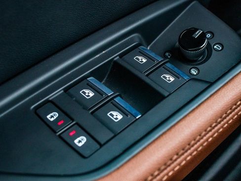 Used 2022 Audi e-tron Premium w/ Convenience Plus Package image 10