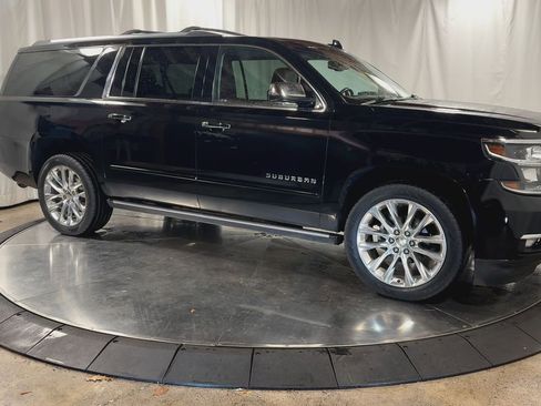 Used 2019 Chevrolet Suburban Premier w/ Premier Plus Edition image 3