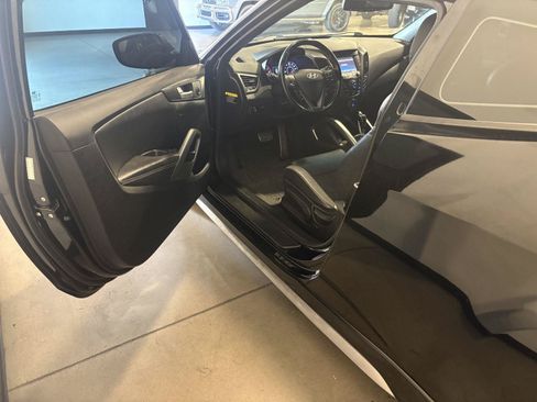 Used 2016 Hyundai Veloster Turbo FWD image 11