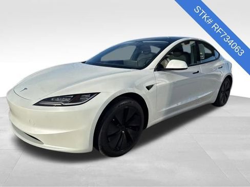 Used 2024 Tesla Model 3 Standard Range image 3