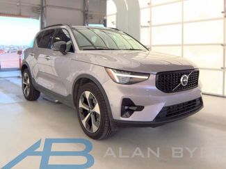 Used 2026 Volvo XC40 B5 Plus AWD/4WD video 1