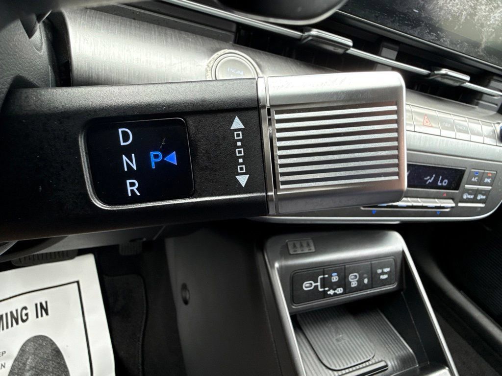 Used 2024 Hyundai Kona Limited AWD/4WD image 36