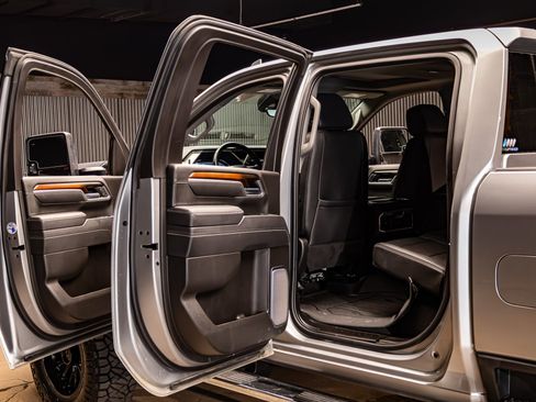 Used 2025 GMC Sierra 3500 Denali w/ Denali Reserve Package image 29