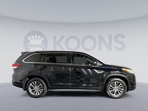 Used 2019 Toyota Highlander XLE AWD/4WD image 8