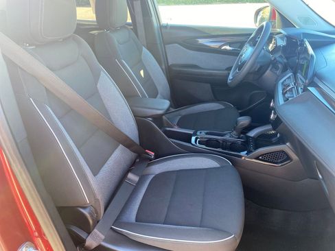 Used 2025 Chevrolet TrailBlazer LT image 36