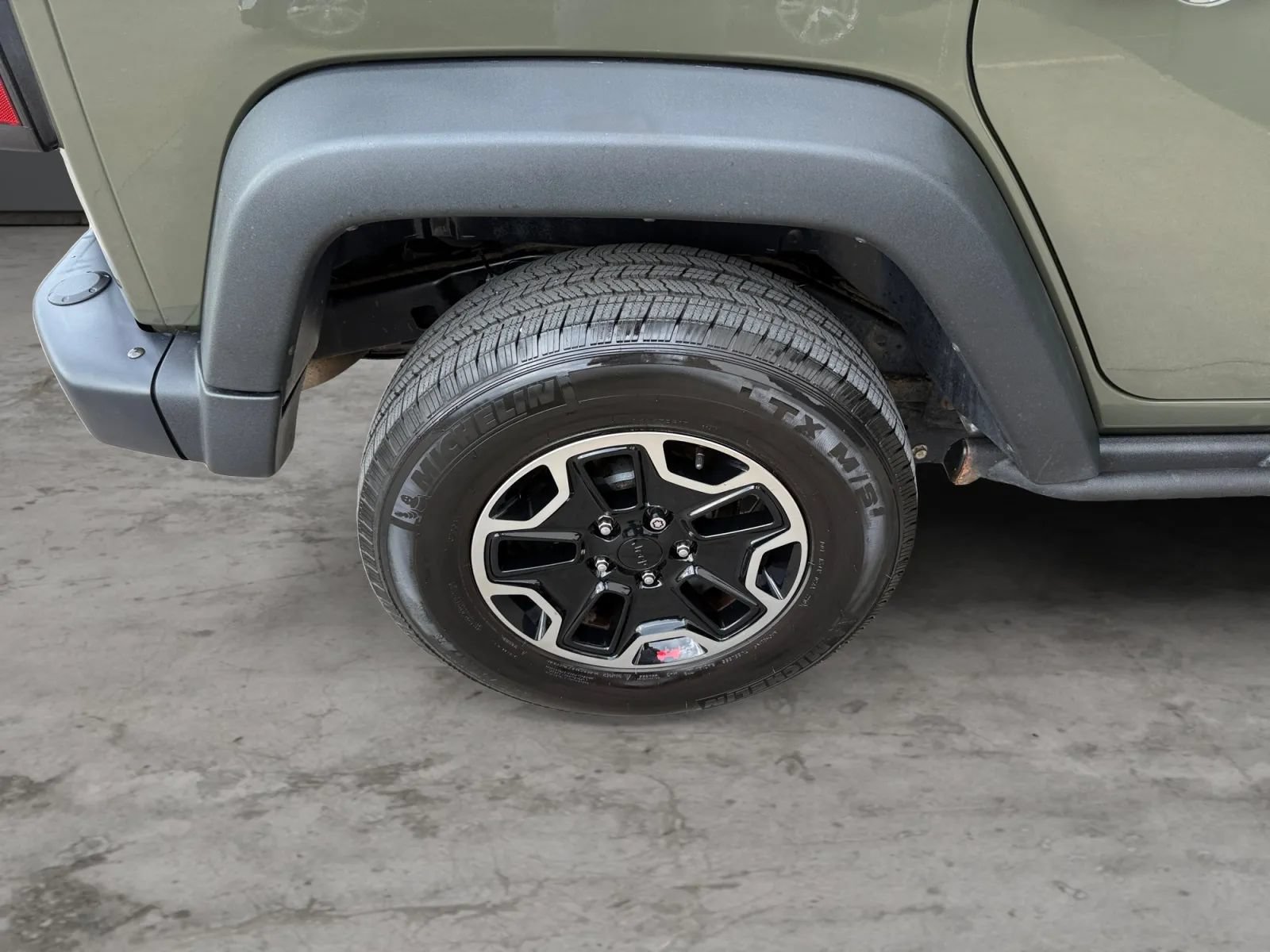 Used 2015 Jeep Wrangler Unlimited Rubicon AWD/4WD image 45
