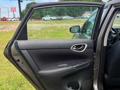 Used 2016 Nissan Sentra SV FWD image 27