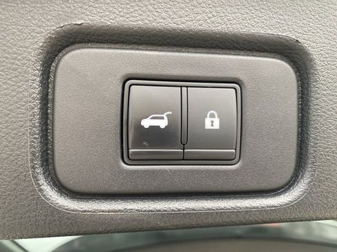 Used 2022 Nissan Pathfinder Platinum w/ Cargo Package image 17