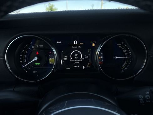 Used 2022 Jeep Wrangler Unlimited Sahara w/ Cold Weather Group AWD/4WD image 17