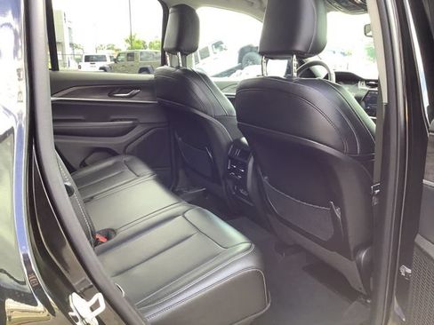 Used 2024 Jeep Grand Cherokee Limited RWD image 33