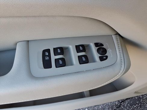 New 2026 Volvo XC60 B5 Ultra w/ Protection Package Premier image 14