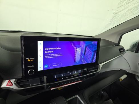 New 2026 Toyota Sienna XLE image 18