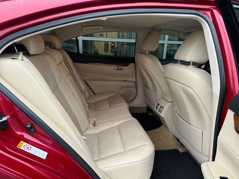 Used 2014 Lexus ES 300h w/ Luxury Package w/Bamboo Trim image 14