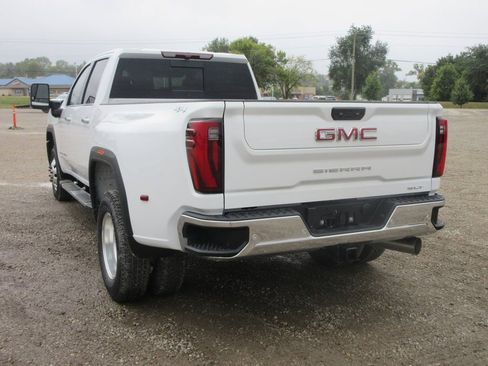 New 2026 GMC Sierra 3500 SLT w/ SLT Premium Package image 9