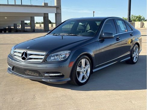 Used 2011 Mercedes-Benz C 300 4MATIC Sedan image 3