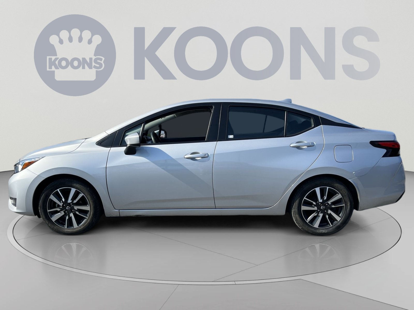 Used 2024 Nissan Versa SV FWD image 2