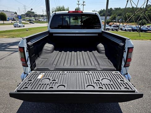 New 2025 Nissan Frontier SV w/ SV Convenience Package image 12