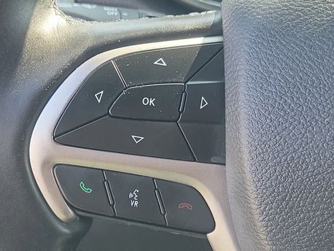 Used 2020 Jeep Grand Cherokee Altitude image 22