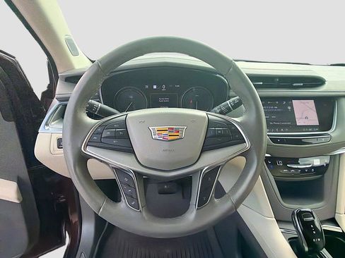 Used 2022 Cadillac XT5 Premium Luxury w/ Technology Package AWD/4WD image 11