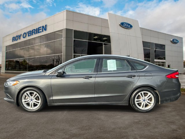 Used 2018 Ford Fusion SE w/ Fusion SE Technology Package FWD image 2